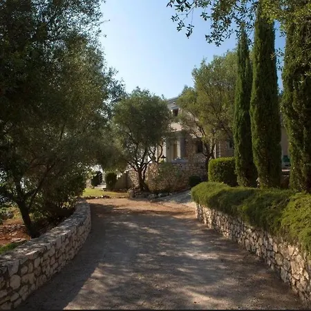 Sundance - Fabulous & Large 4-bedroom Private Villa