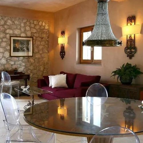 Sundance - Fabulous & Large 4-bedroom Private Villa