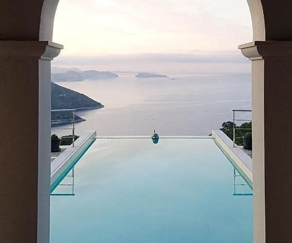 Sundance - Fabulous & Large 4-bedroom Private Villa