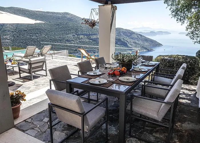 Villa Sundance - Fabulous & Large 4-bedroom Private Sivota