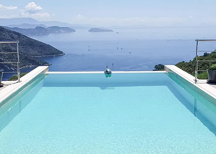 Sundance - Fabulous & Large 4-bedroom Private Sivota
