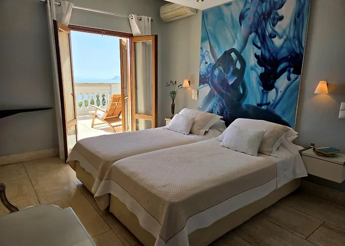 Sundance - Fabulous & Large 4-bedroom Private Villa