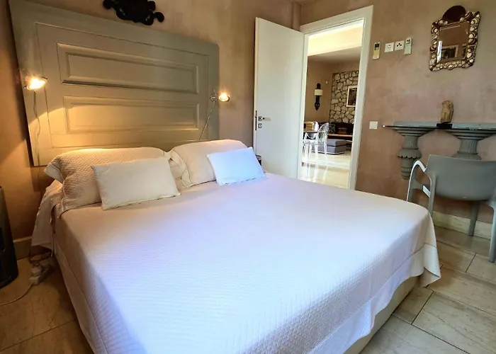 Sundance - Fabulous & Large 4-bedroom Private Villa *