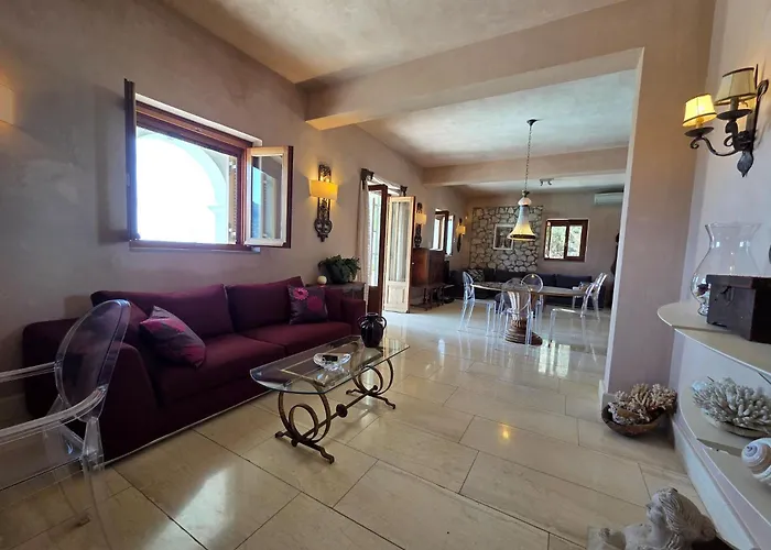 Sundance - Fabulous & Large 4-bedroom Private Villa